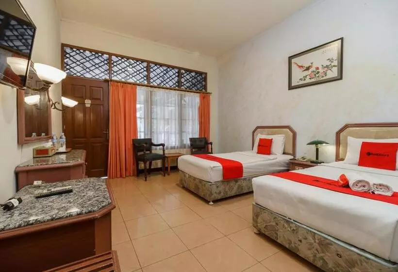 ホテル Reddoorz Near Transmart Pangkal Pinang