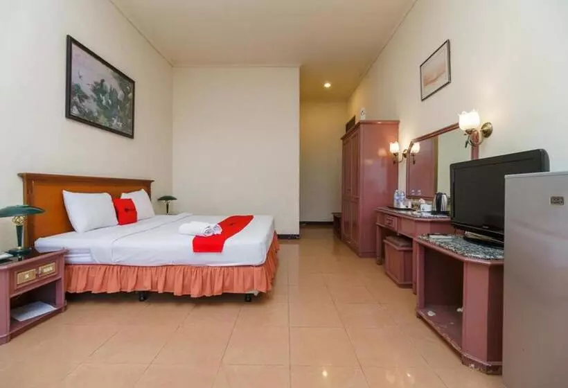 ホテル Reddoorz Near Transmart Pangkal Pinang