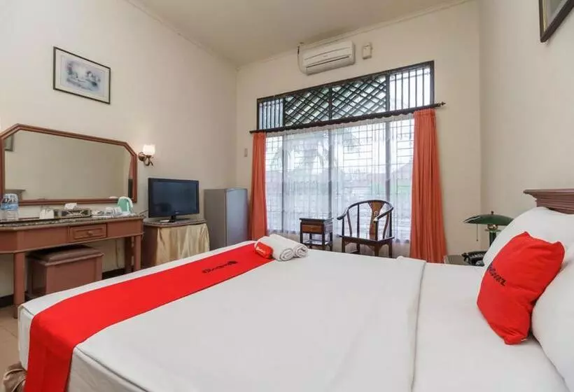 ホテル Reddoorz Near Transmart Pangkal Pinang