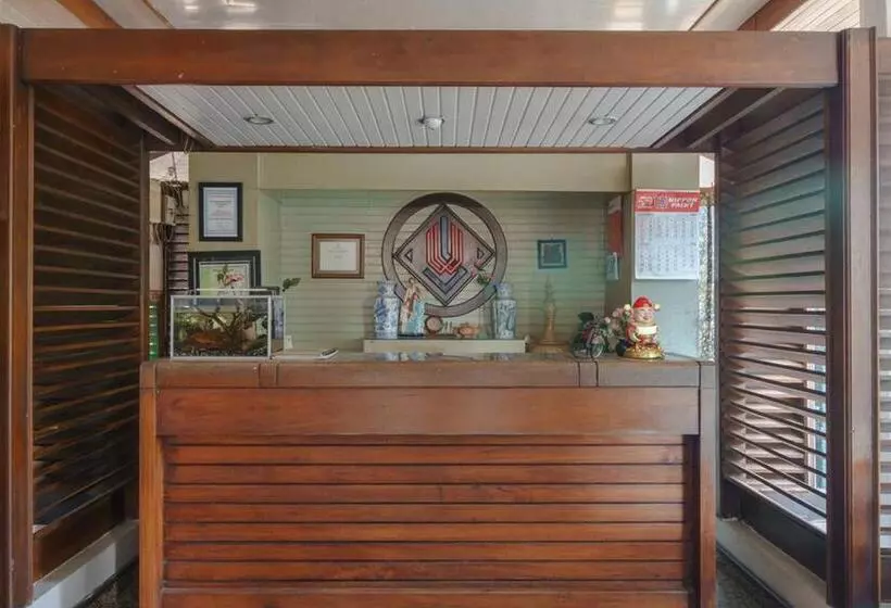 ホテル Reddoorz Near Transmart Pangkal Pinang