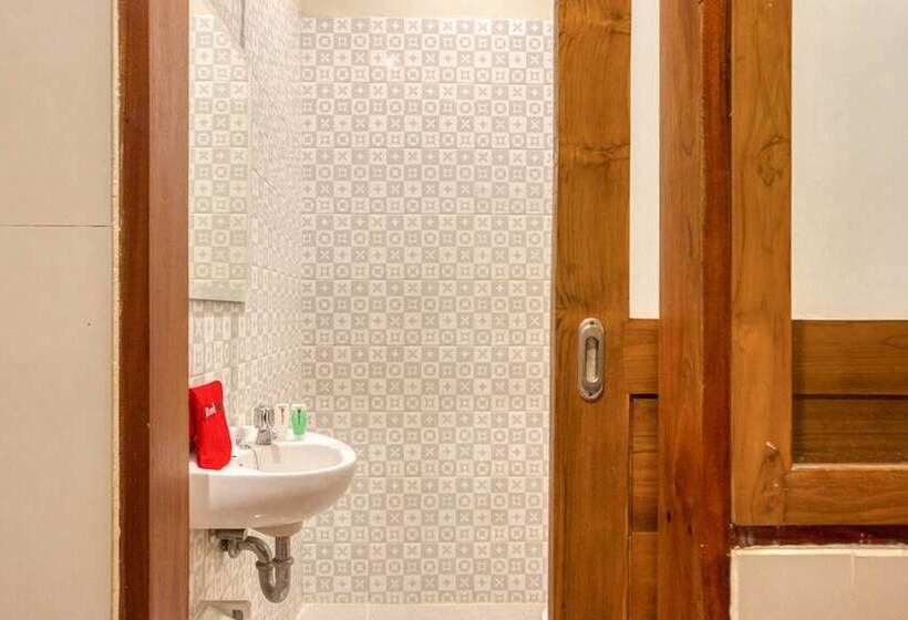 פנסיון Reddoorz @ Gunung Sanghyang Kerobokan