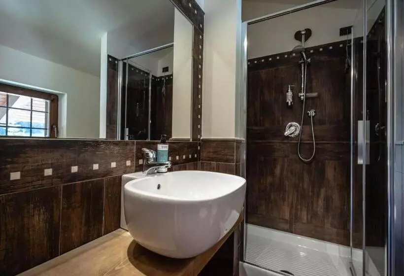 Hotelli Alpine Forest