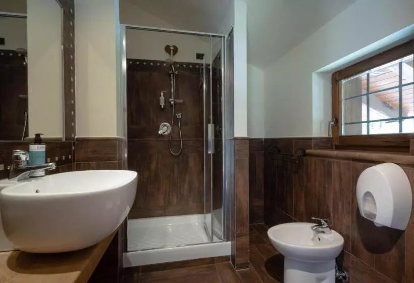 Hotelli Alpine Forest