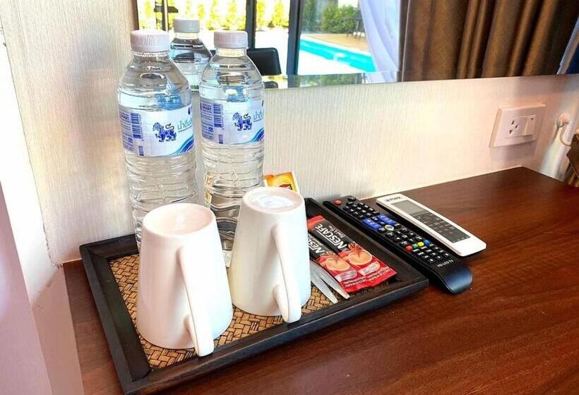 هتل The Thames Pool Access Resort & Villa Sha Extra Plus