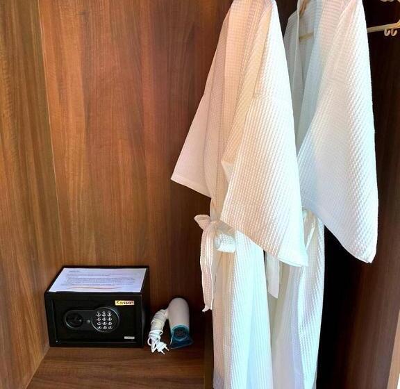 هتل The Thames Pool Access Resort & Villa Sha Extra Plus