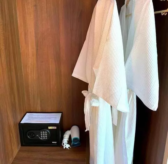 هتل The Thames Pool Access Resort & Villa   Sha Extra Plus