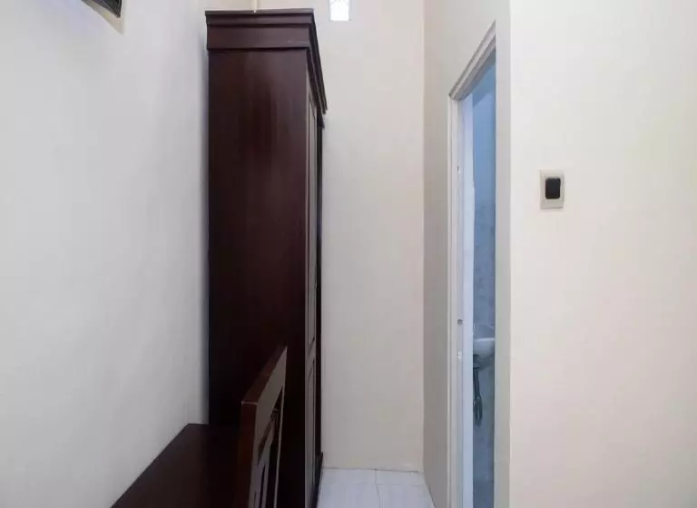 ペンション Reddoorz Syariah Near Universitas 17 Agustus Banyuwangi