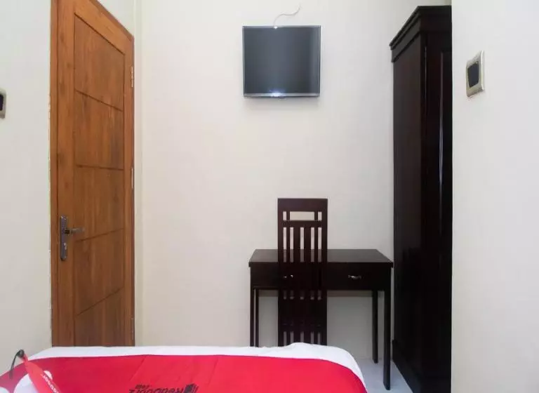 ペンション Reddoorz Syariah Near Universitas 17 Agustus Banyuwangi