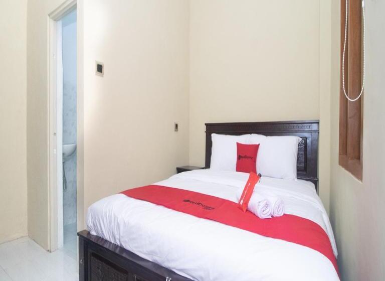 بنسيون Reddoorz Syariah Near Universitas 17 Agustus Banyuwangi