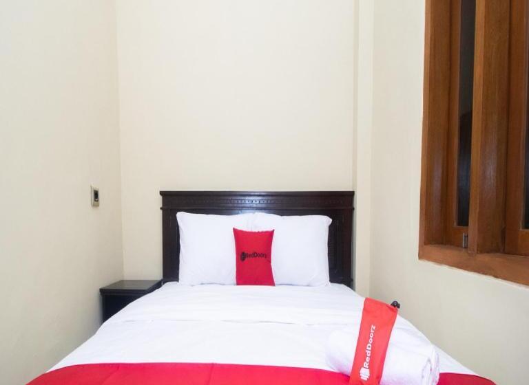 بنسيون Reddoorz Syariah Near Universitas 17 Agustus Banyuwangi