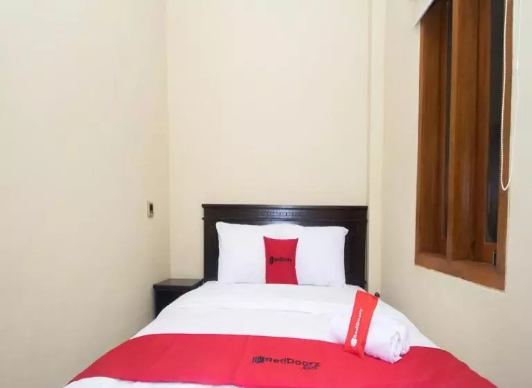 ペンション Reddoorz Syariah Near Universitas 17 Agustus Banyuwangi