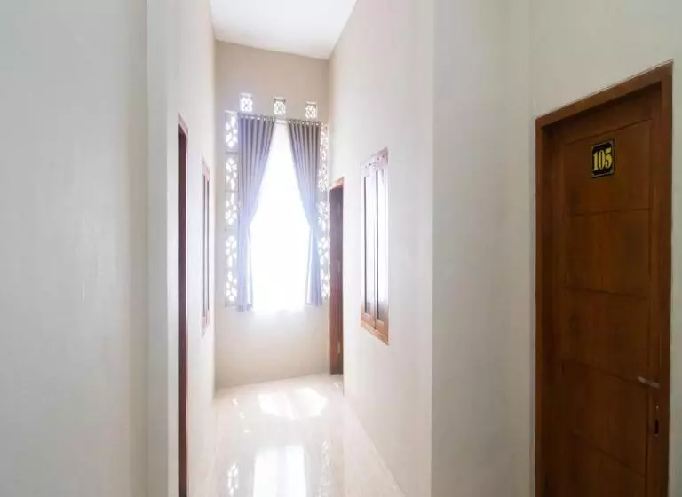 ペンション Reddoorz Syariah Near Universitas 17 Agustus Banyuwangi