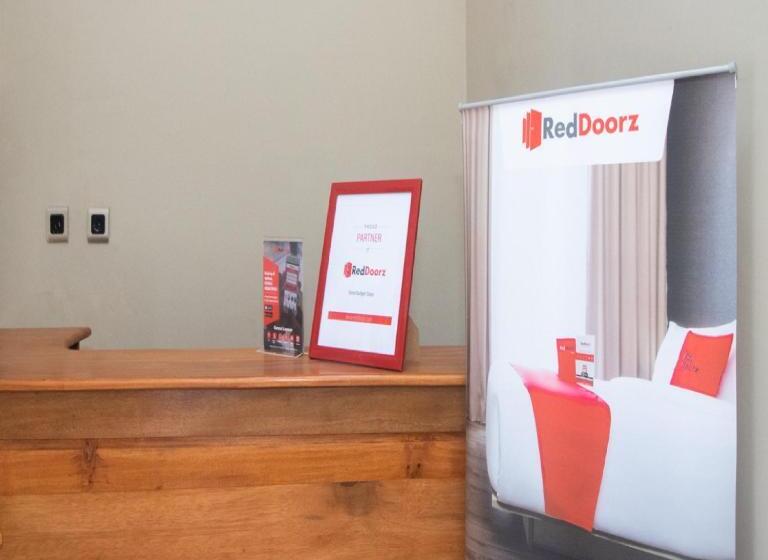 بنسيون Reddoorz Syariah Near Universitas 17 Agustus Banyuwangi