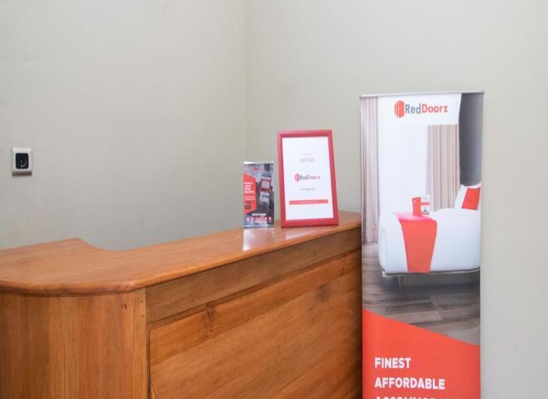 بنسيون Reddoorz Syariah Near Universitas 17 Agustus Banyuwangi