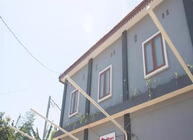 ペンション Reddoorz Syariah Near Universitas 17 Agustus Banyuwangi