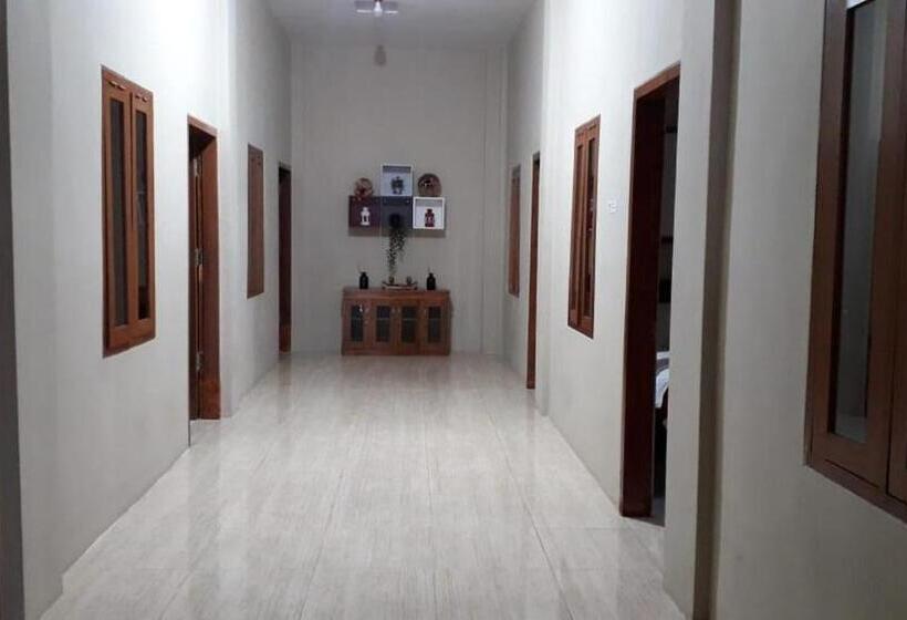 بنسيون Reddoorz Syariah Near Universitas 17 Agustus Banyuwangi