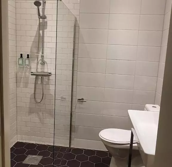 ホテル L Carl Friman