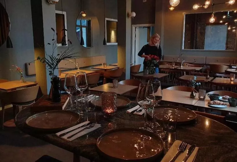 ホテル L Carl Friman