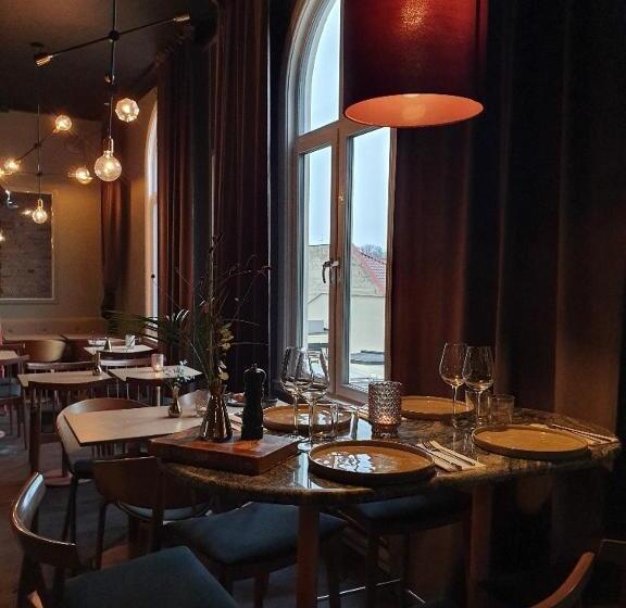 هتل L Carl Friman