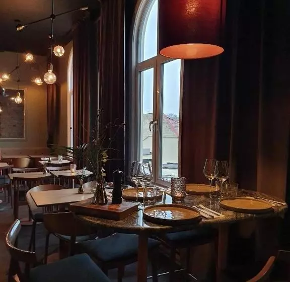 ホテル L Carl Friman