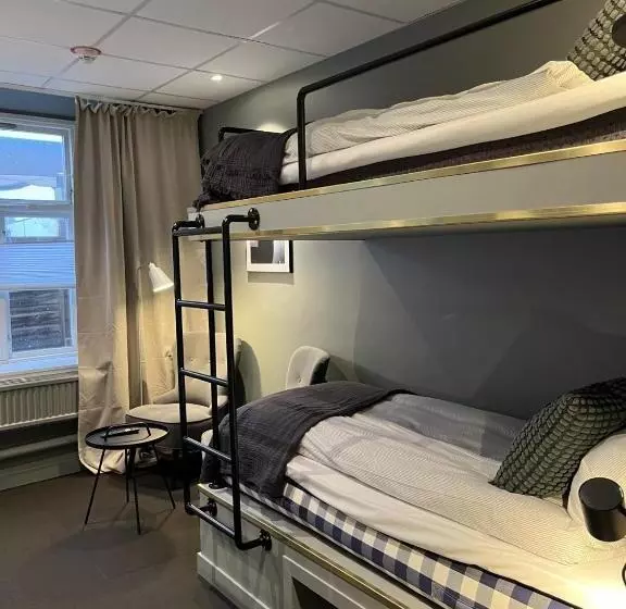 ホテル L Carl Friman