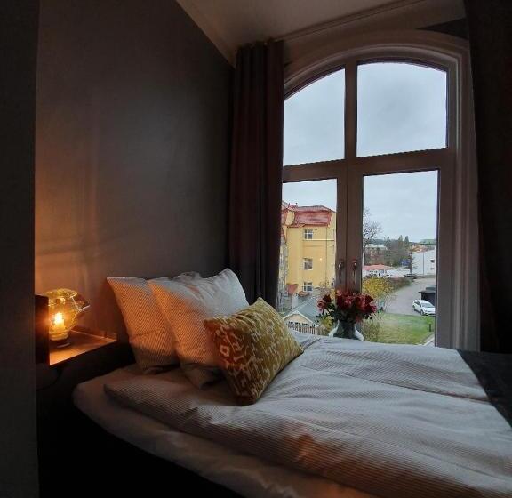 هتل L Carl Friman