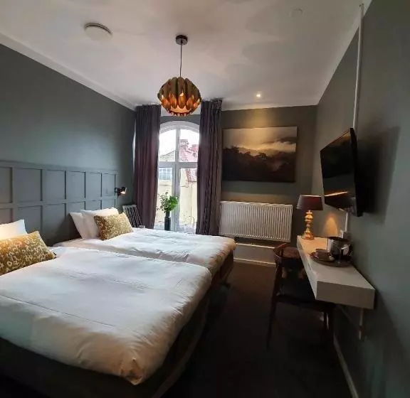 ホテル L Carl Friman