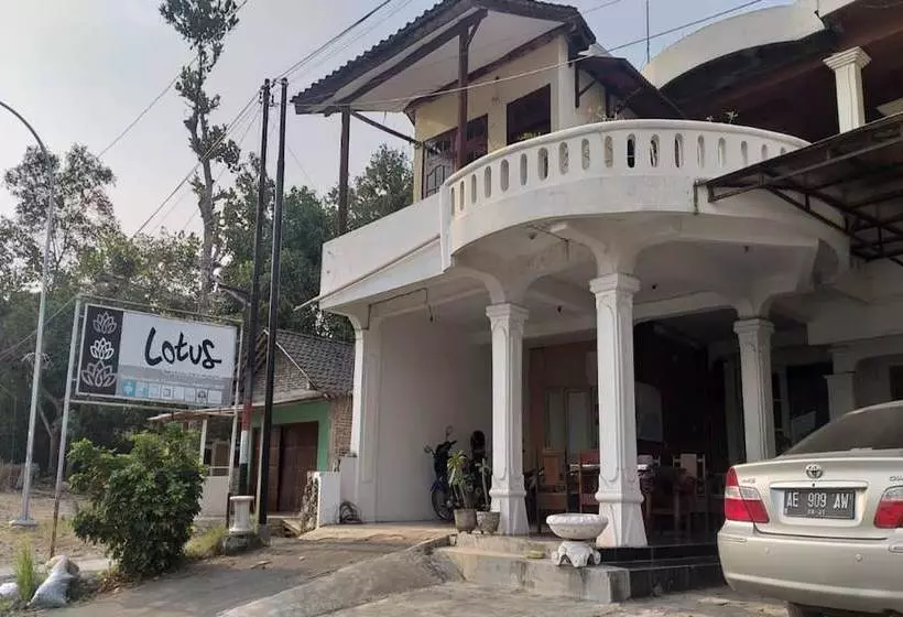 هتل Oyo 1782 Lotus Residence