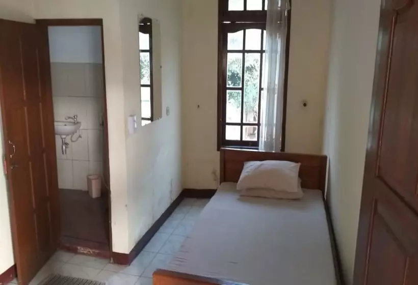 هتل Oyo 1782 Lotus Residence