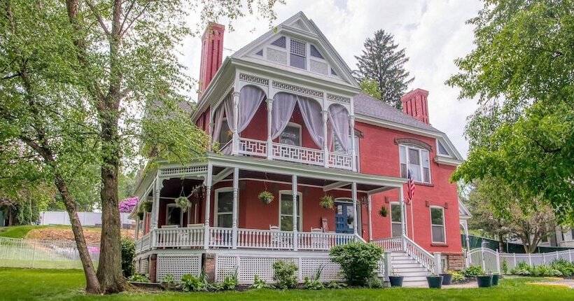 Hatch House Bed & Breakfast