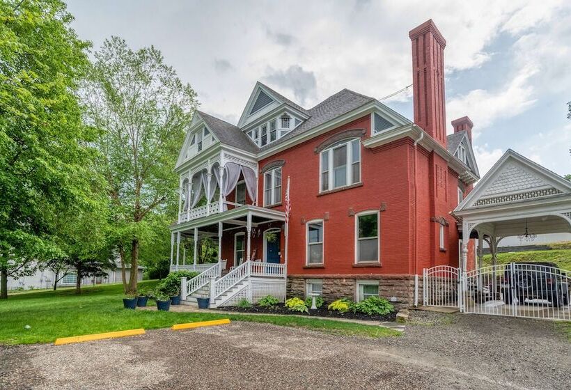 Hatch House Bed & Breakfast