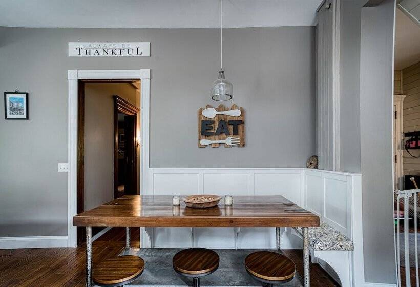 Hatch House Bed & Breakfast