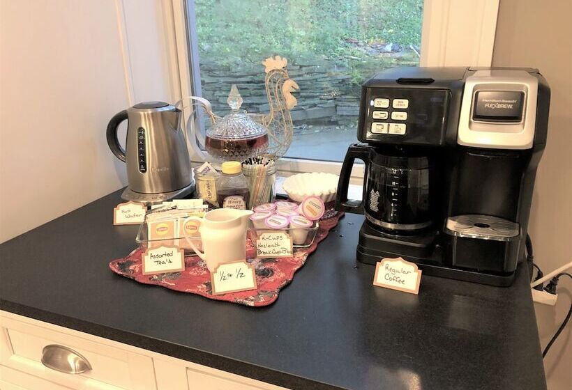 Hatch House Bed & Breakfast