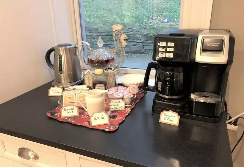 Hatch House Bed & Breakfast