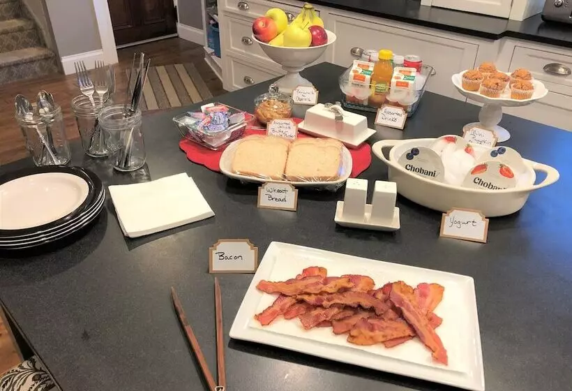 Hatch House Bed & Breakfast