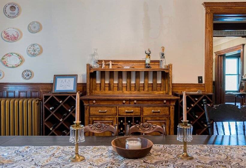 Hatch House Bed & Breakfast