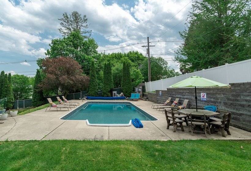 Hatch House Bed & Breakfast