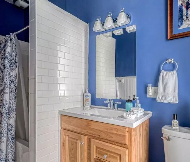 Hatch House Bed & Breakfast