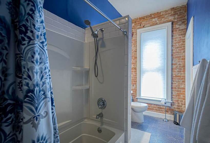 Hatch House Bed & Breakfast