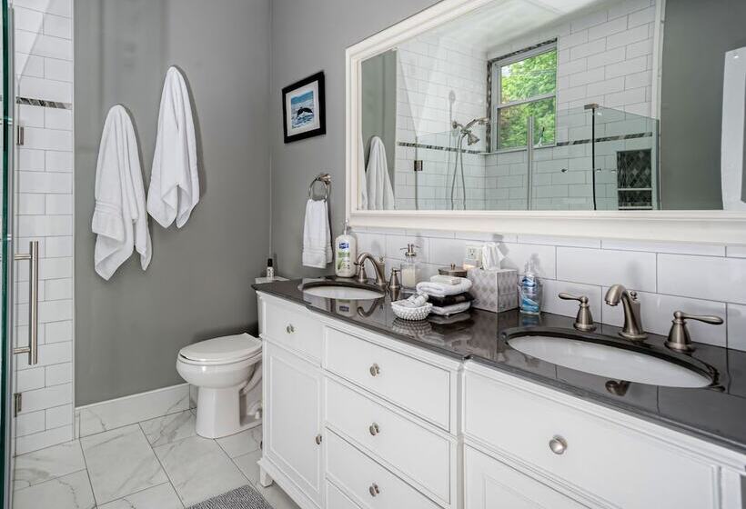 Hatch House Bed & Breakfast