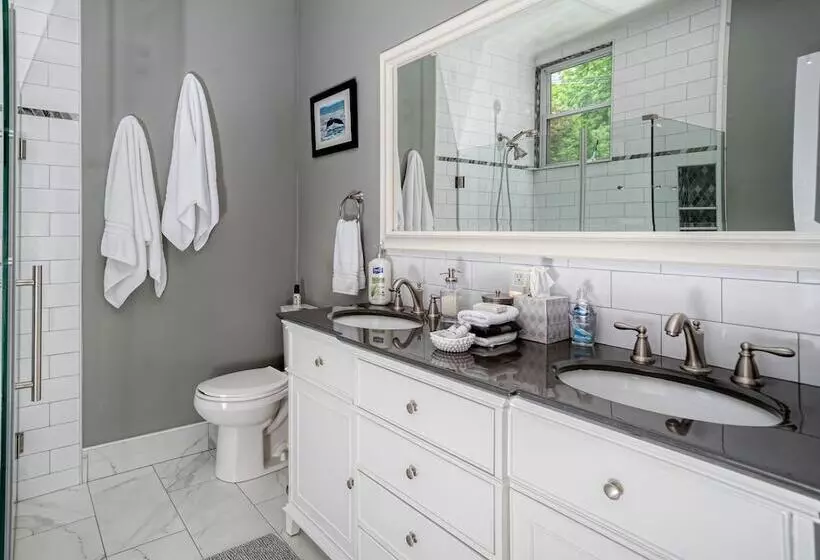 Hatch House Bed & Breakfast