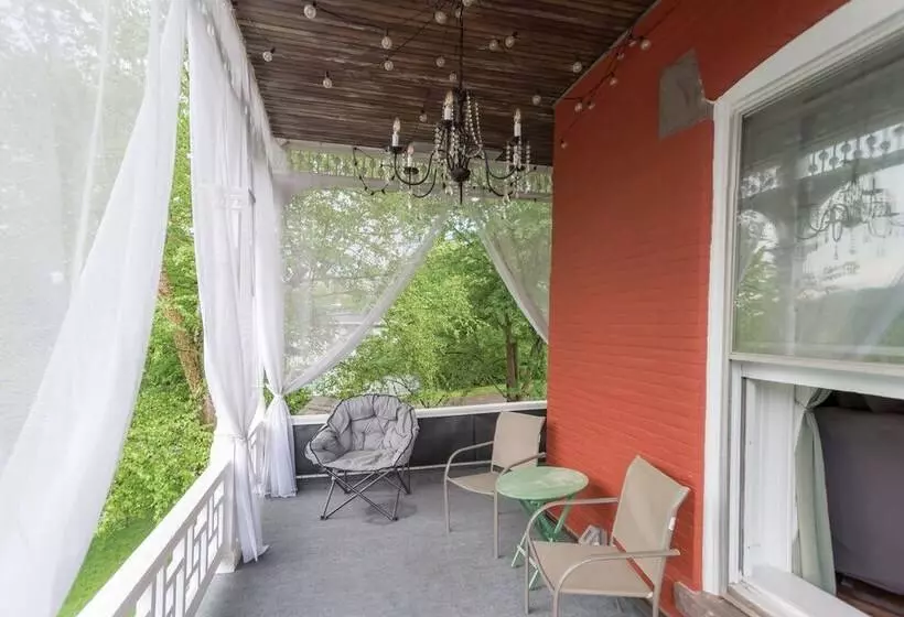 Hatch House Bed & Breakfast