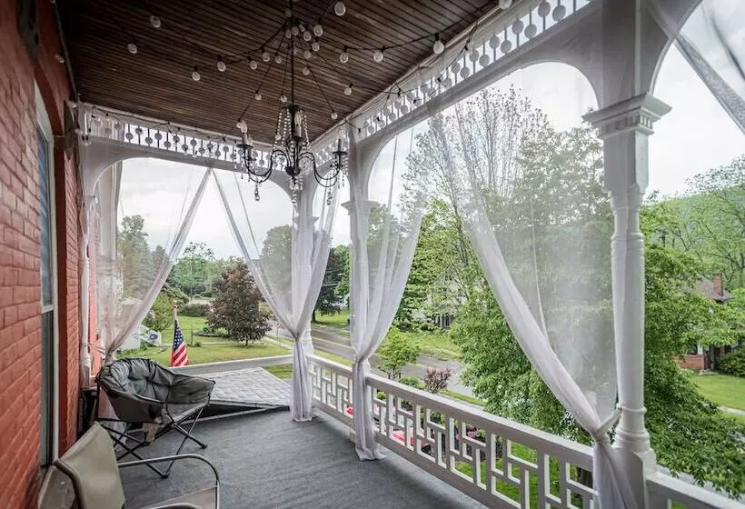 Hatch House Bed & Breakfast