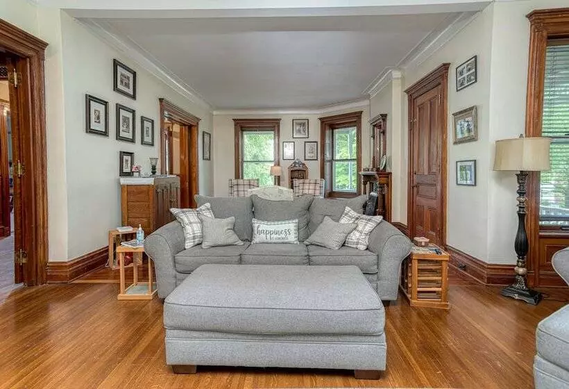 Hatch House Bed & Breakfast