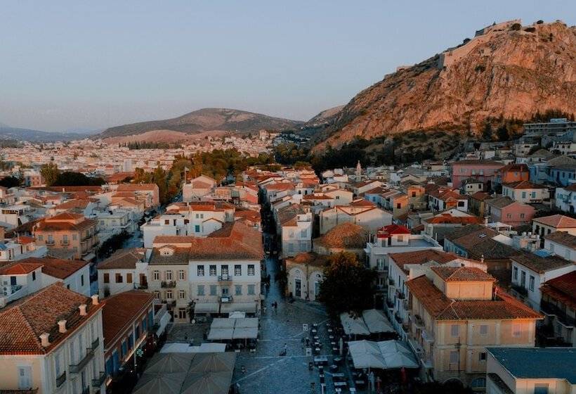 Castellano Hotel & Suites