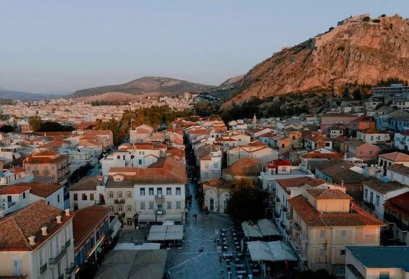 Castellano Hotel & Suites