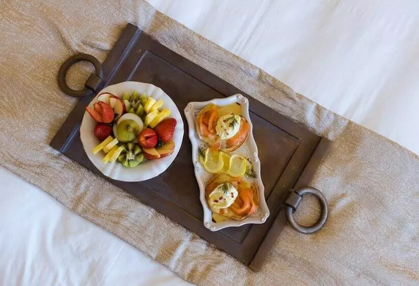 Castellano Hotel & Suites