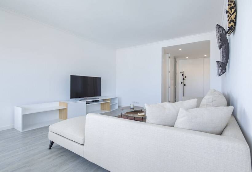 Luxurious Seaview Apartment In Estoril