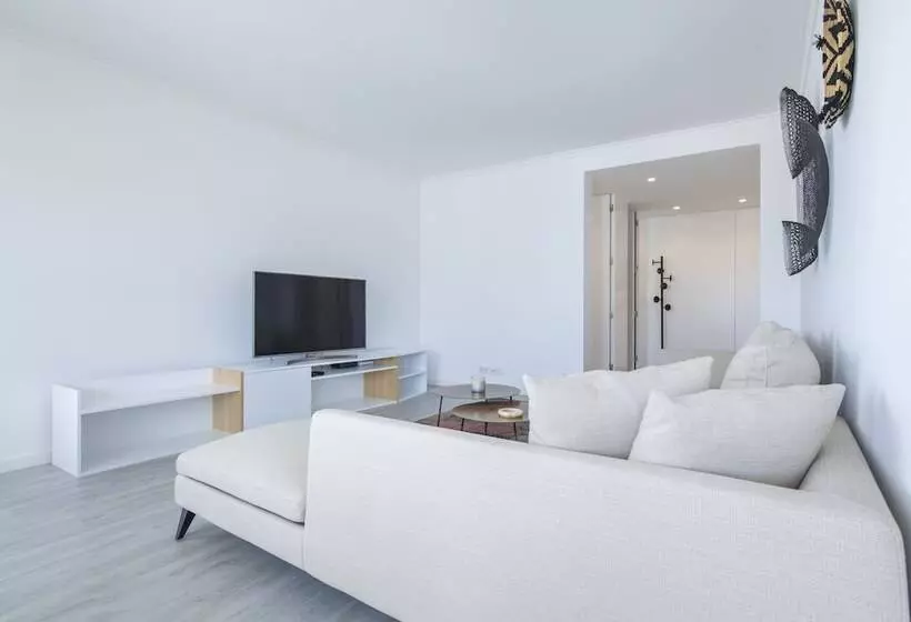 Luxurious Seaview Apartment In Estoril