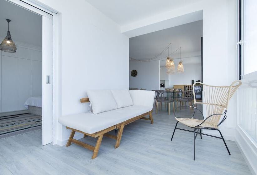 Luxurious Seaview Apartment In Estoril